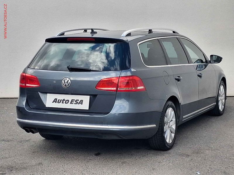 Volkswagen Passat (2014) 2.0TDi, DSG, bixen, navi - fotka 4 z 18