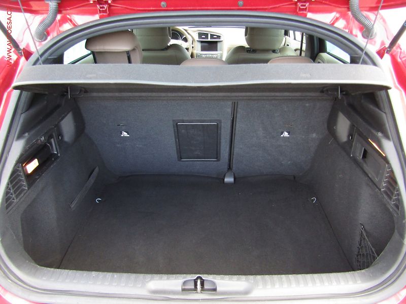 DS Automobiles DS4 (2012) 2.0 HDi, Navi, kůže - fotka 7 z 20