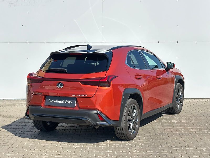 Lexus UX 250h 2,0 HSD F Sport Design AWD - fotka 2 z 29