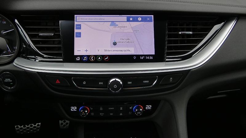 Opel Insignia ST 2,0 T 4x4 GSi - fotka 14 z 27