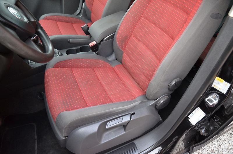 Volkswagen Touran (2005) 2.0 TDi 103kW / 2x sada kol - fotka 17 z 26