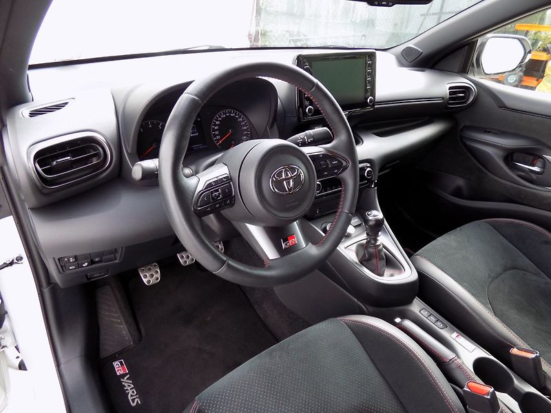 Toyota GR Yaris (2020) 1.6i/16V/FOUR/AWD/LED/ČR/ - fotka 10 z 32