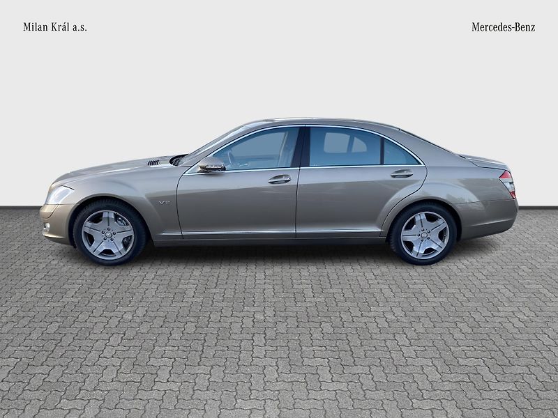 Mercedes-Benz Třídy S S 600 V12 - fotka 2 z 28