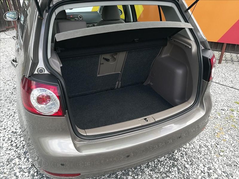 Volkswagen Golf Plus 1,6 i DSG 75 kW - fotka 16 z 20