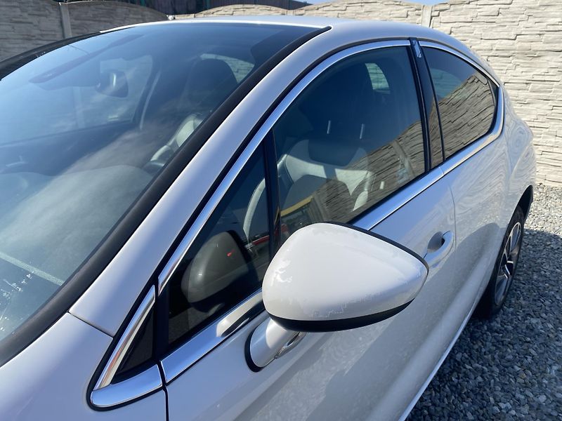 Citroën DS4 1.6i 16V 120PS EXCLUSIVE TOP!! - fotka 24 z 160