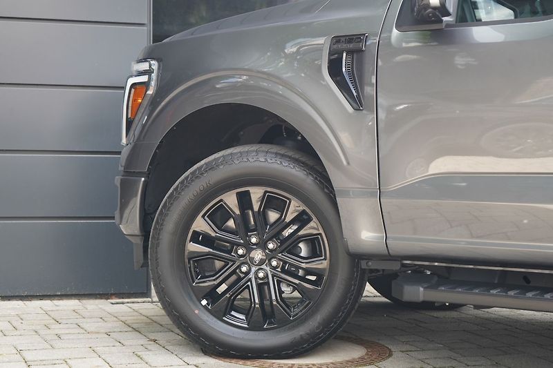 Ford F-150 (2025) Lariat 5,0 298 kW - fotka 14 z 59