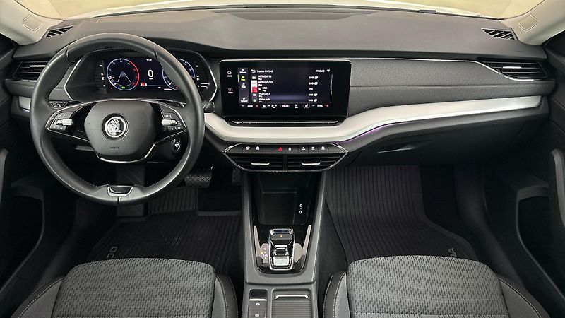 Škoda Octavia 2.0 TDI DSG Style Combi - fotka 8 z 26