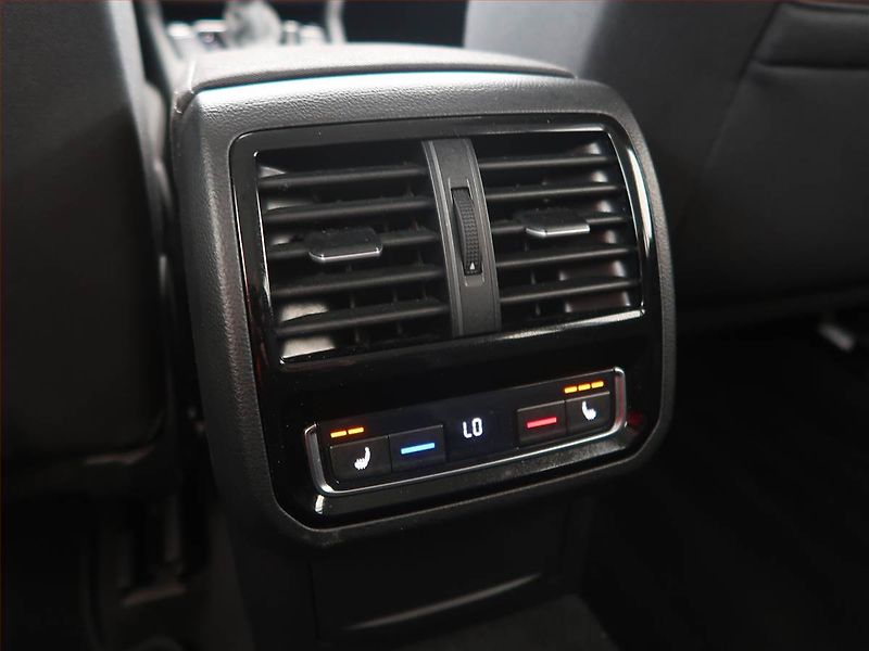 Volkswagen Passat (2020) 2.0 TDI, Automat, Navi - fotka 26 z 28