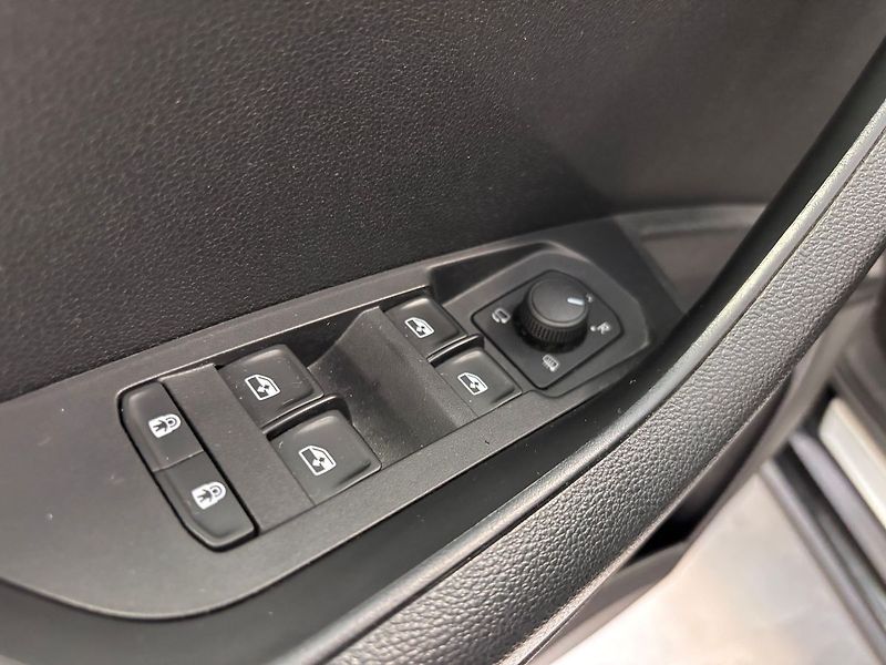 Škoda Karoq SPORTLINE 1.5 TSI 110kw - fotka 11 z 32