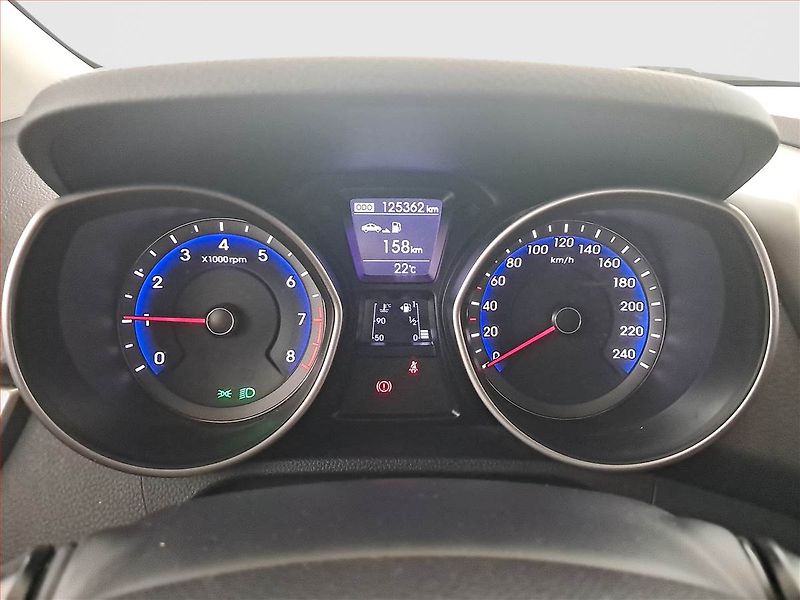 Hyundai i30 (2014) Trikolor 1.6 MPI, Tempomat - fotka 11 z 17