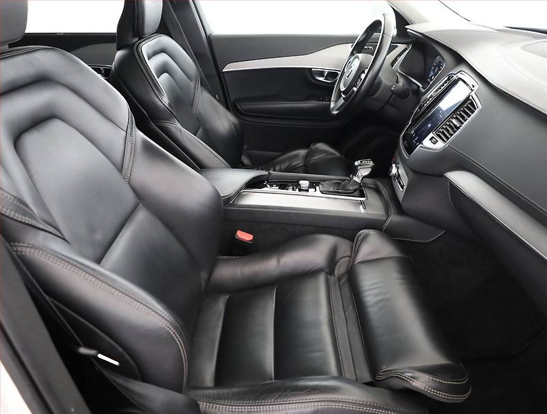Volvo XC90 (2019) T6 AWD - fotka 7 z 21