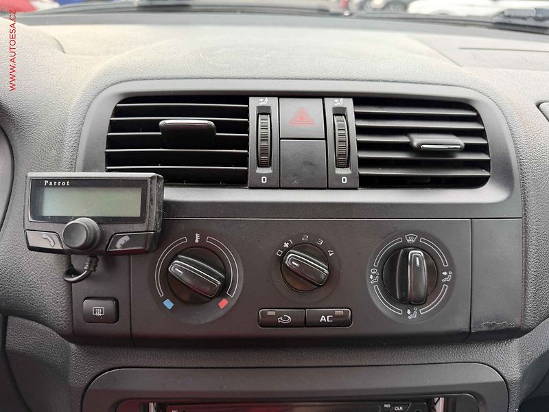 Škoda Roomster (2011) 1.6 TDi, Klima - fotka 13 z 15