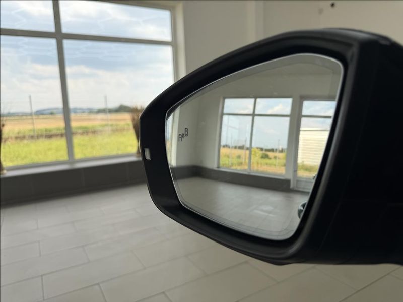 Škoda Octavia 2,0 TSI, VRS, DSG, SPORTSOUND - fotka 26 z 33