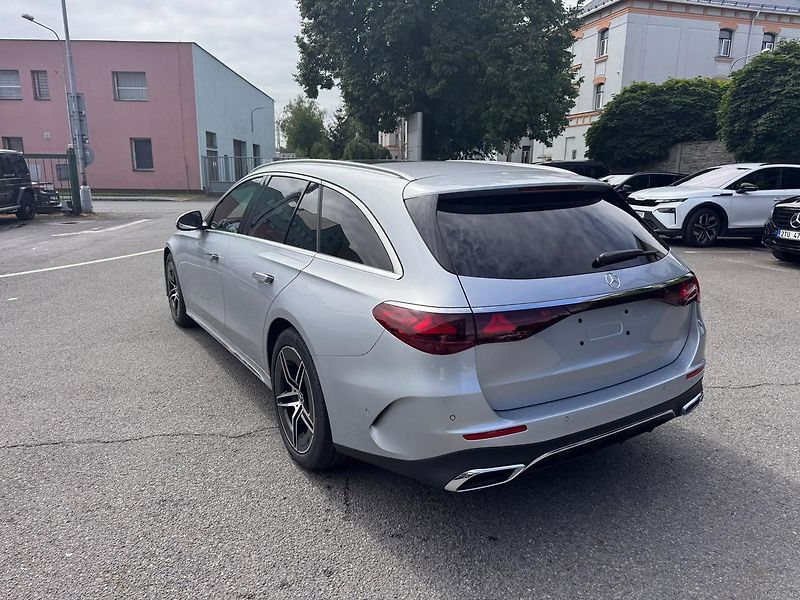 Mercedes-Benz Třídy E (2026) E 450 d 4MATIC kombi - fotka 5 z 22