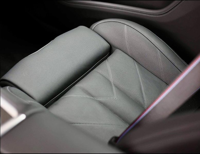 BMW XM (2023) 4.4 V8*Bowers&Wilkins - fotka 26 z 46