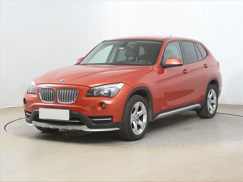 BMW X1 (2014) sDrive16d, Park. senzory - fotka 2 z 15