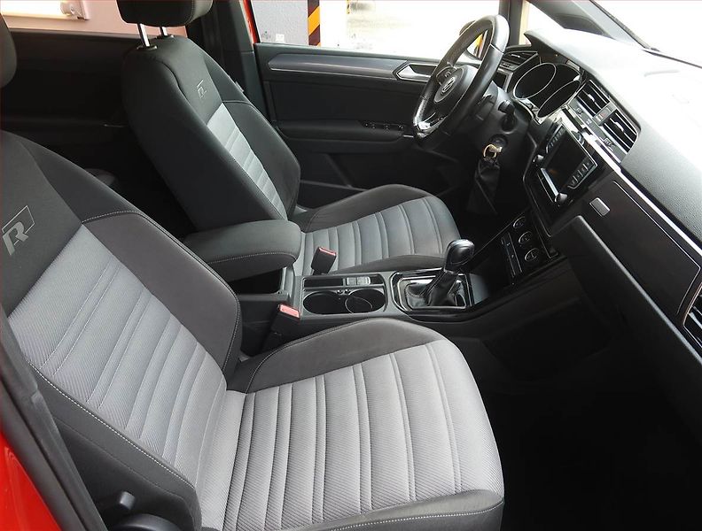 Volkswagen Touran (2017) R-Line 2.0 TDI, Automat - fotka 9 z 20