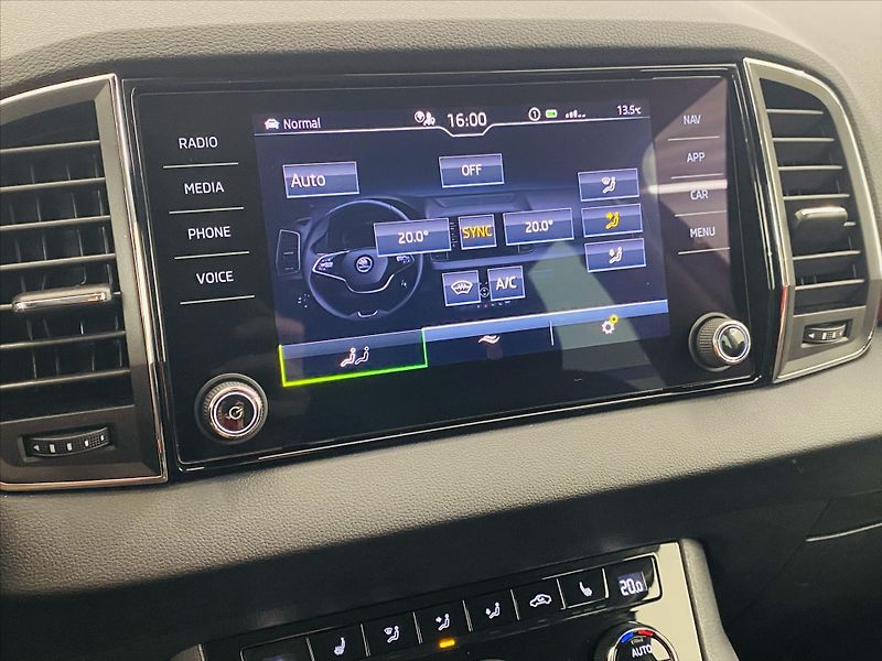 Škoda Karoq 1,5 TSI 110kW Top Selection - fotka 15 z 27