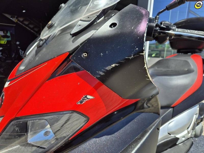 Aprilia SR Max 300 (2012) - fotka 11 z 23