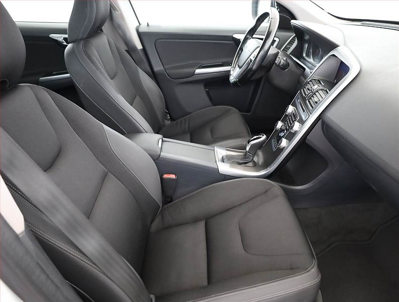 Volvo XC60 (2015) D5, 4X4, Automat, Serv.kniha - fotka 7 z 20