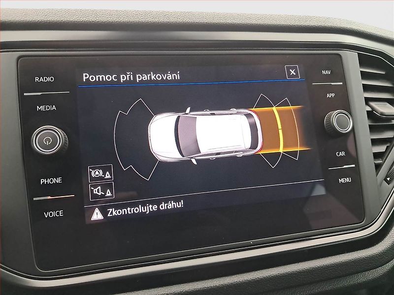 Volkswagen T-Roc (2021) 1.0 TSI, ČR,1.maj, Serv.kniha - fotka 17 z 17