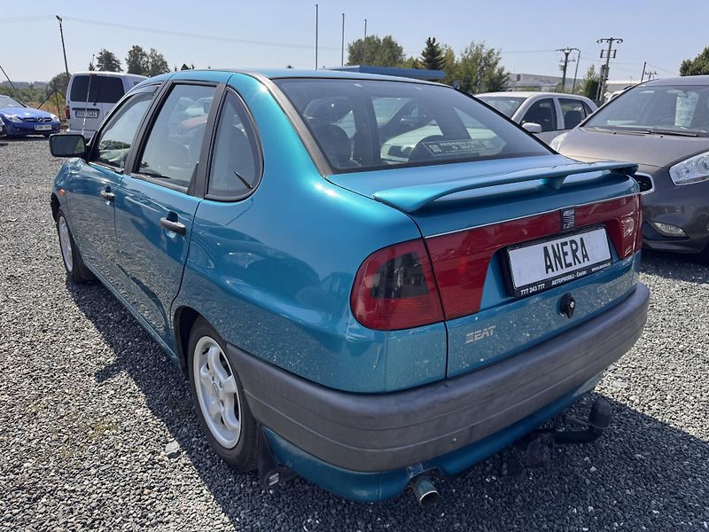 Seat Cordoba 1.4i, 182 tis km,1.Majitel,ČR - fotka 7 z 19