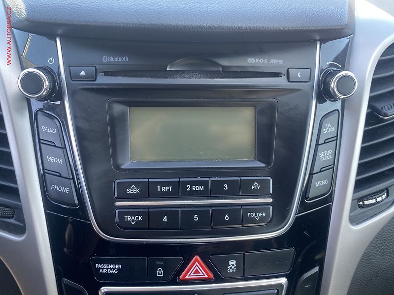 Hyundai i30 (2016) 1.6GDi, ČR, AC, tempo - fotka 11 z 13