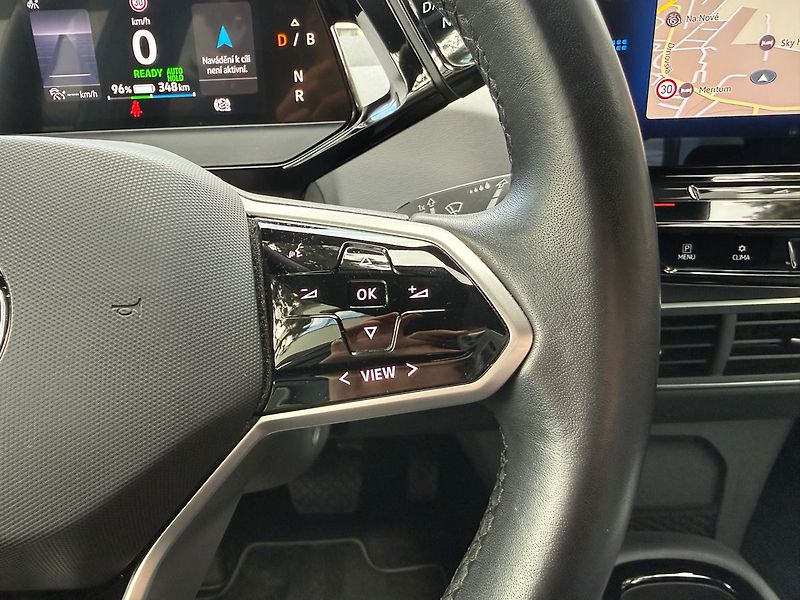 Volkswagen ID.3 PRO Perf. 150kW Kamera 62Kwh - fotka 28 z 37