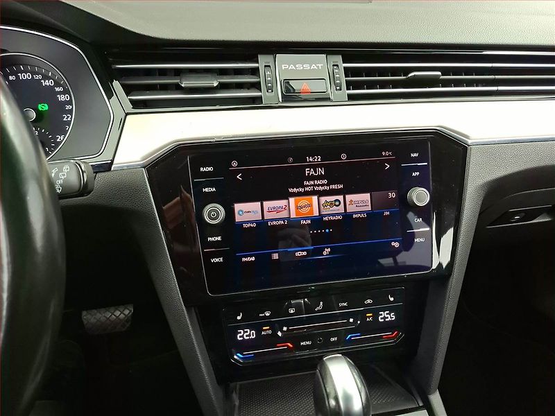 Volkswagen Passat (2021) 2.0 TDI, Automat, Kůže, Navi - fotka 12 z 23