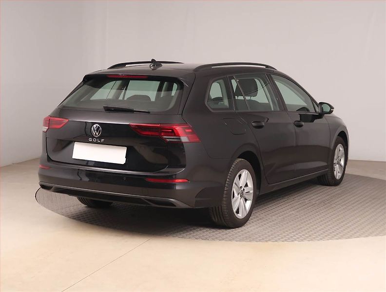 Volkswagen Golf (2023) Life 1.5 TSI, Serv.kniha, Navi - fotka 5 z 16