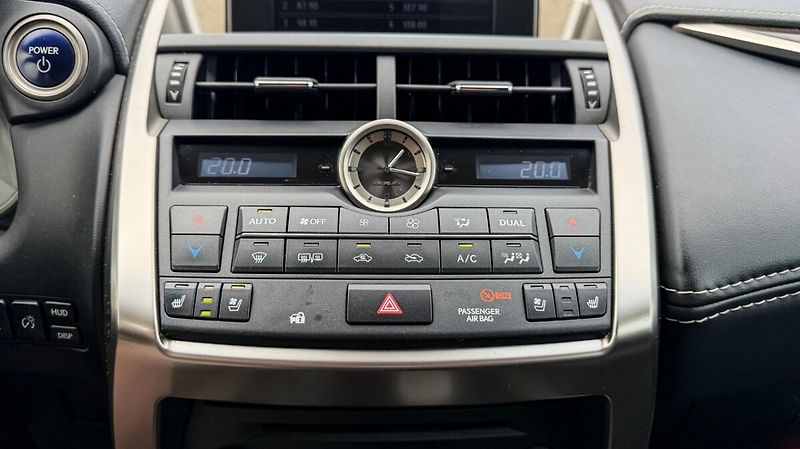 Lexus NX 300h 300H 2,5 HEV PREMIUM (LUXURY) - fotka 16 z 33