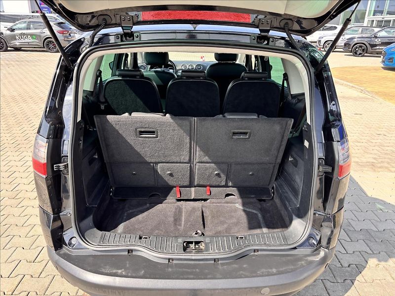 Ford S-MAX 2,0 TDCi 103kW Titanium 7 MÍST - fotka 11 z 24