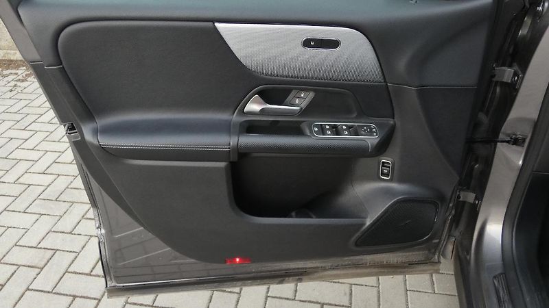 Mercedes-Benz GLB 200d 4MATIC - fotka 8 z 24