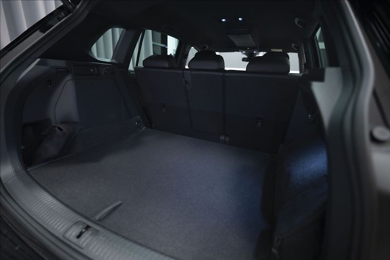 Volkswagen Tiguan 1,4 TSI DSG eHYBRID R-LINE ČR - fotka 44 z 46