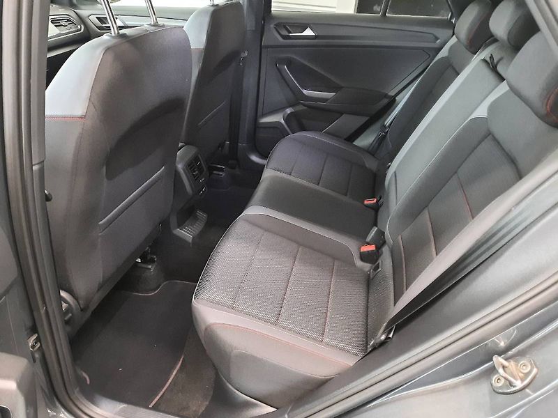 Volkswagen T-Roc (2022) Sport 1.5 TSI (110kW/150k) - fotka 16 z 21