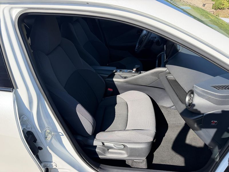 Toyota C-HR 1,8i hybrid automat navigace - fotka 19 z 21