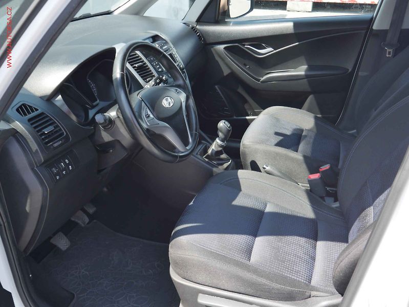 Hyundai ix20 (2019) 1.6CVVT, ČR, AC - fotka 9 z 16