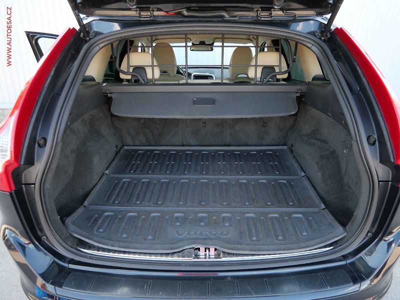 Volvo XC60 (2014) 2.0 D4, Summum, bixen, panor - fotka 7 z 26