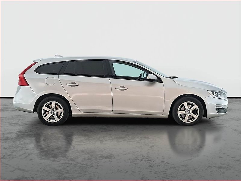 Volvo V60 (2017) D3 2.0, Navi, Tempomat - fotka 6 z 18