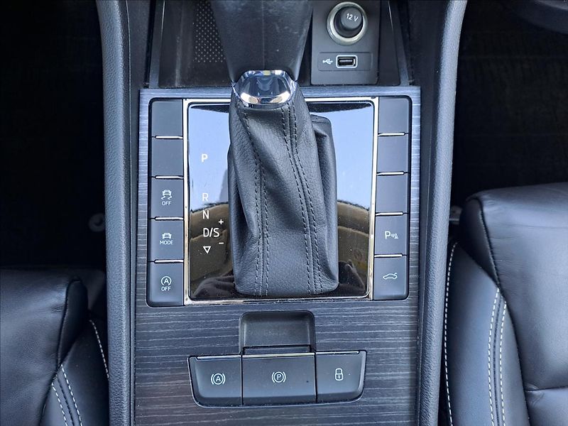 Škoda Superb 2,0 TDI DSG 4x4 - fotka 17 z 22