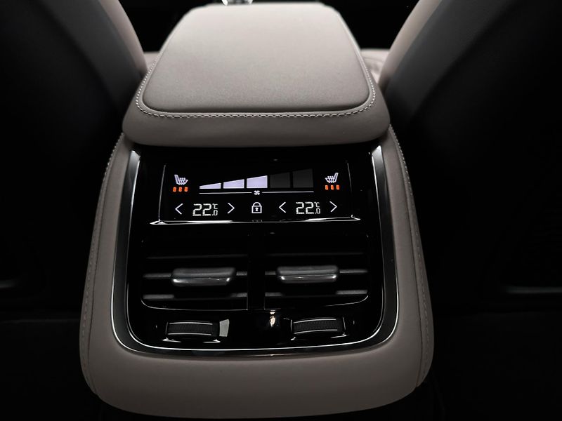 Volvo XC90 (2026) T8 AWD RECHARGE DARK PLUS 7m - fotka 21 z 25
