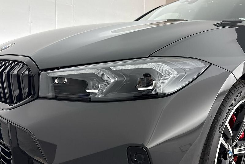 BMW Řada 3 řady 3 | 330d xDrive - fotka 23 z 24