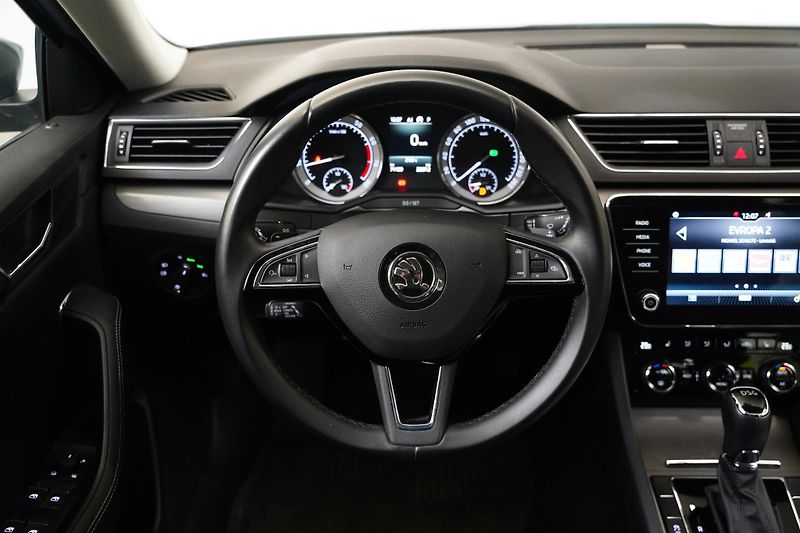 Škoda Superb - fotka 18 z 26