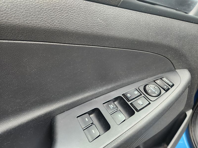 Hyundai Tucson 1.7-1.MAJ.-NAVI-KAMERA-TAŽNÉ - fotka 13 z 15
