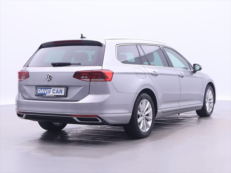 Volkswagen Passat 2,0 TDI 140kW DSG Elegance DPH - fotka 7 z 41