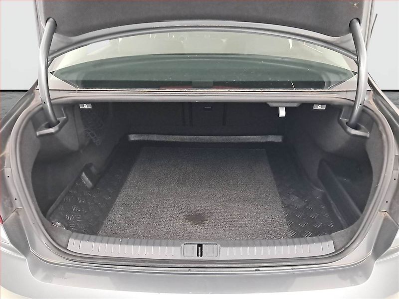 Volkswagen Passat (2016) Business 2.0 TDI, Kůže - fotka 13 z 15