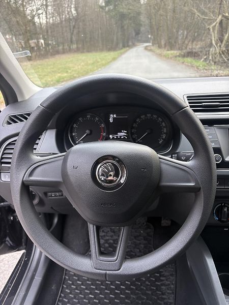 Škoda Fabia (2017) 1.0 TSi 70 kW, klima - fotka 11 z 20
