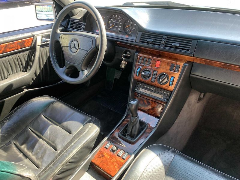 Mercedes-Benz 124 TOURING 300 DIESEL 136 PS - fotka 11 z 19