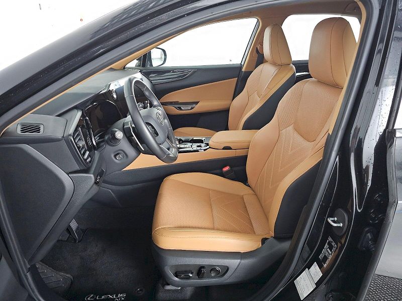 Lexus NX 350h (2024) 2.5HEV AWD 248k PRESTIGE PLUS - fotka 6 z 32