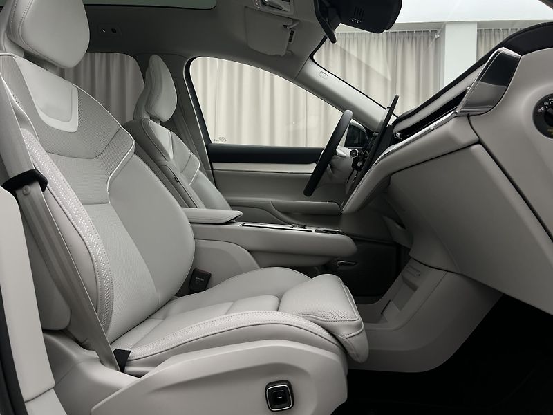 Volvo EX90 (2026) PURE ELECTRIC TWIN ULTRA  - fotka 29 z 50